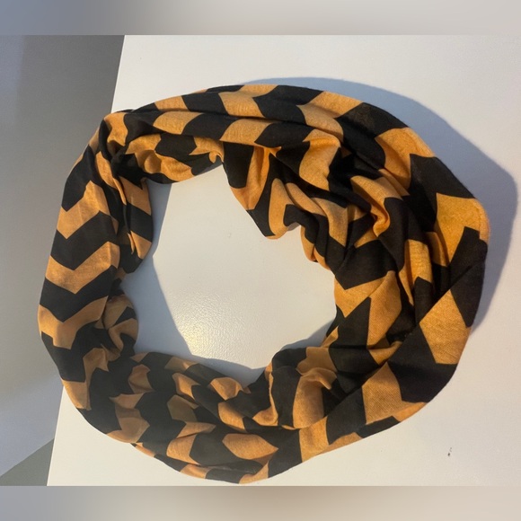 Women's Black and Gold Infinity Scarf - Picture 7 of 8